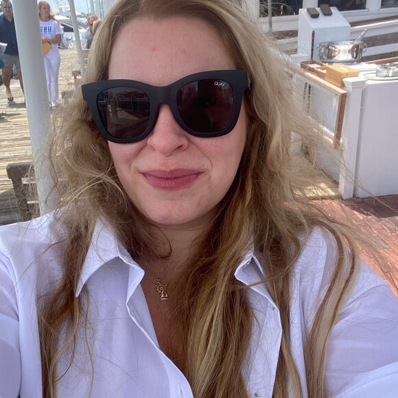 Meet your Posher, Liv - Picture 2 of 2